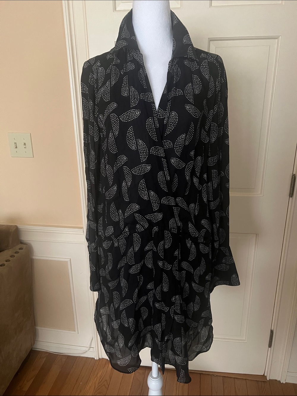 A.L.C. Black & White Printed Long-Sleeve V-Neck Dress 100% silk